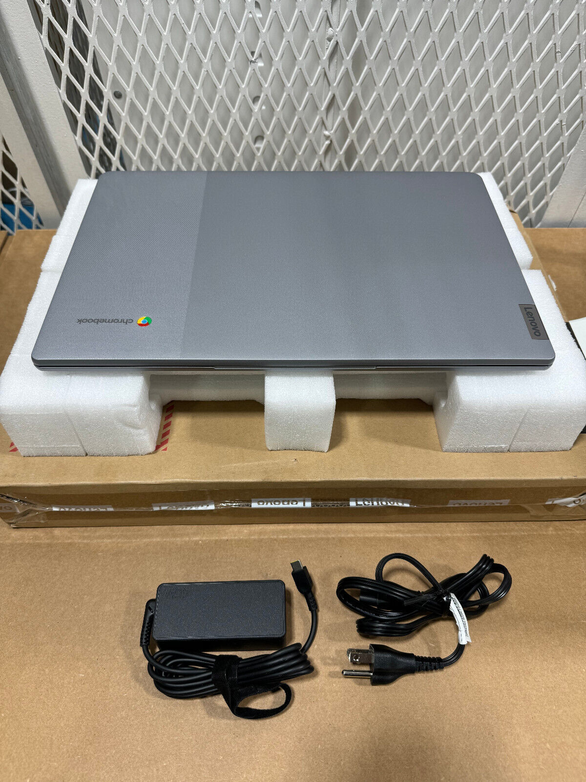 Lenovo IdeaPad 3 15.6" Touchscreen Chromebook 82N4002SUS - Gray - Open Box